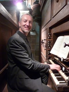 Jean Brosset � l'orgue.